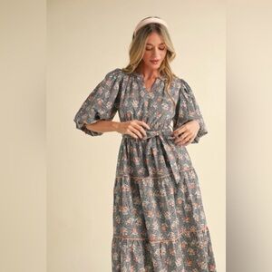 Chic Long Sleeve Floral Dress in Gray